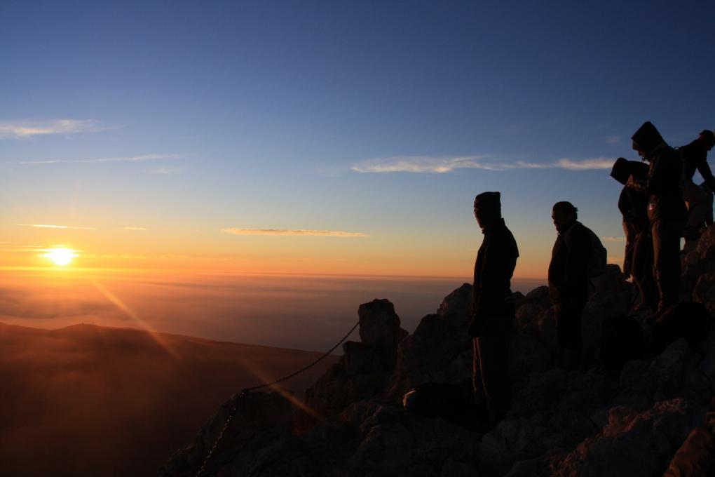 dem Himmel ganz nah, Gipfelstürmer, ganz oben,  Fels, Felsen,  Gipfel, Berg und Tal, Naturerlebnis, Ex-Bild-DB-ID: 1341